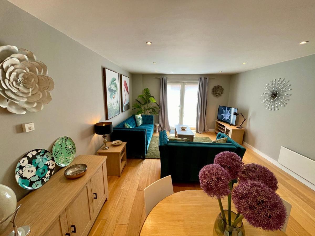 Stunning 2-Bed Town Centre Apartment - Hosted By Hutch Lifestyle Leamington Spa Exterior photo