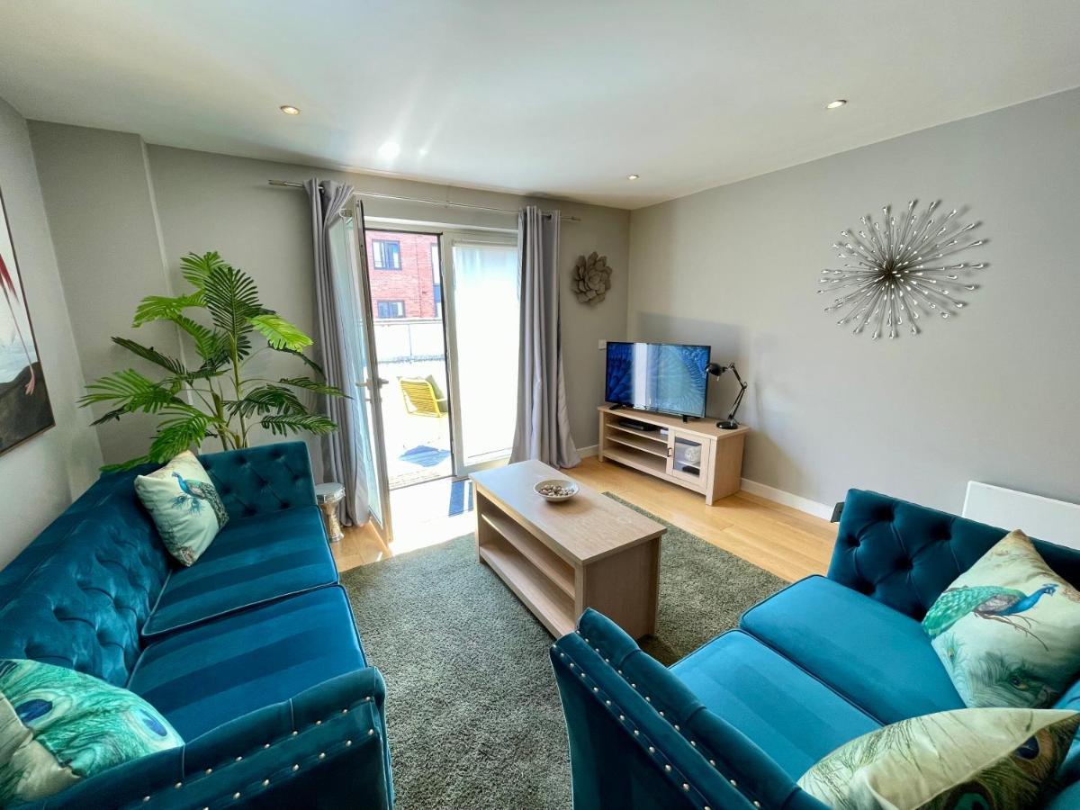 Stunning 2-Bed Town Centre Apartment - Hosted By Hutch Lifestyle Leamington Spa Exterior photo