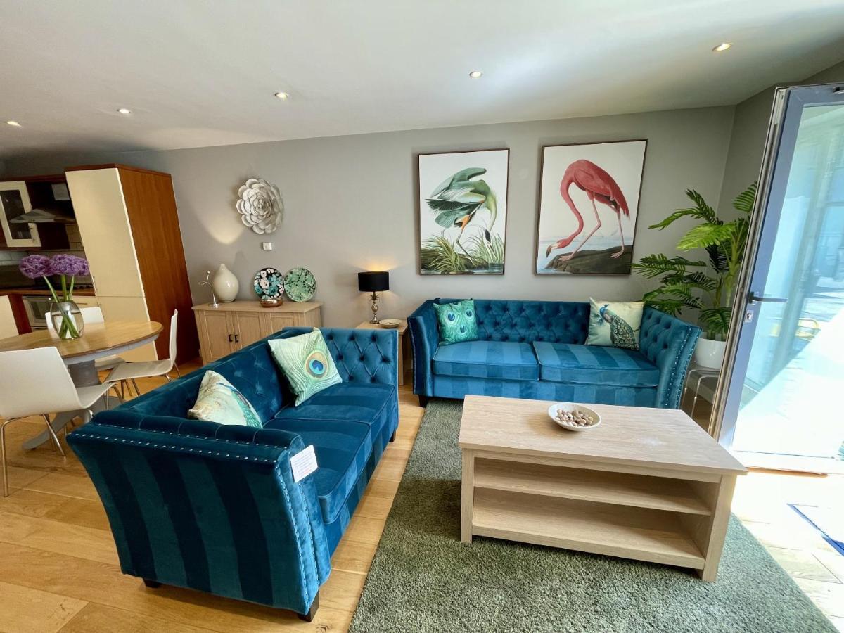 Stunning 2-Bed Town Centre Apartment - Hosted By Hutch Lifestyle Leamington Spa Exterior photo