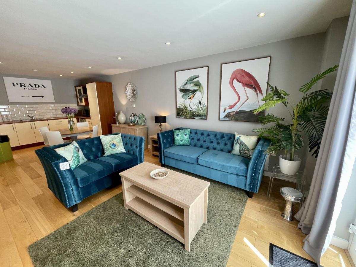 Stunning 2-Bed Town Centre Apartment - Hosted By Hutch Lifestyle Leamington Spa Exterior photo