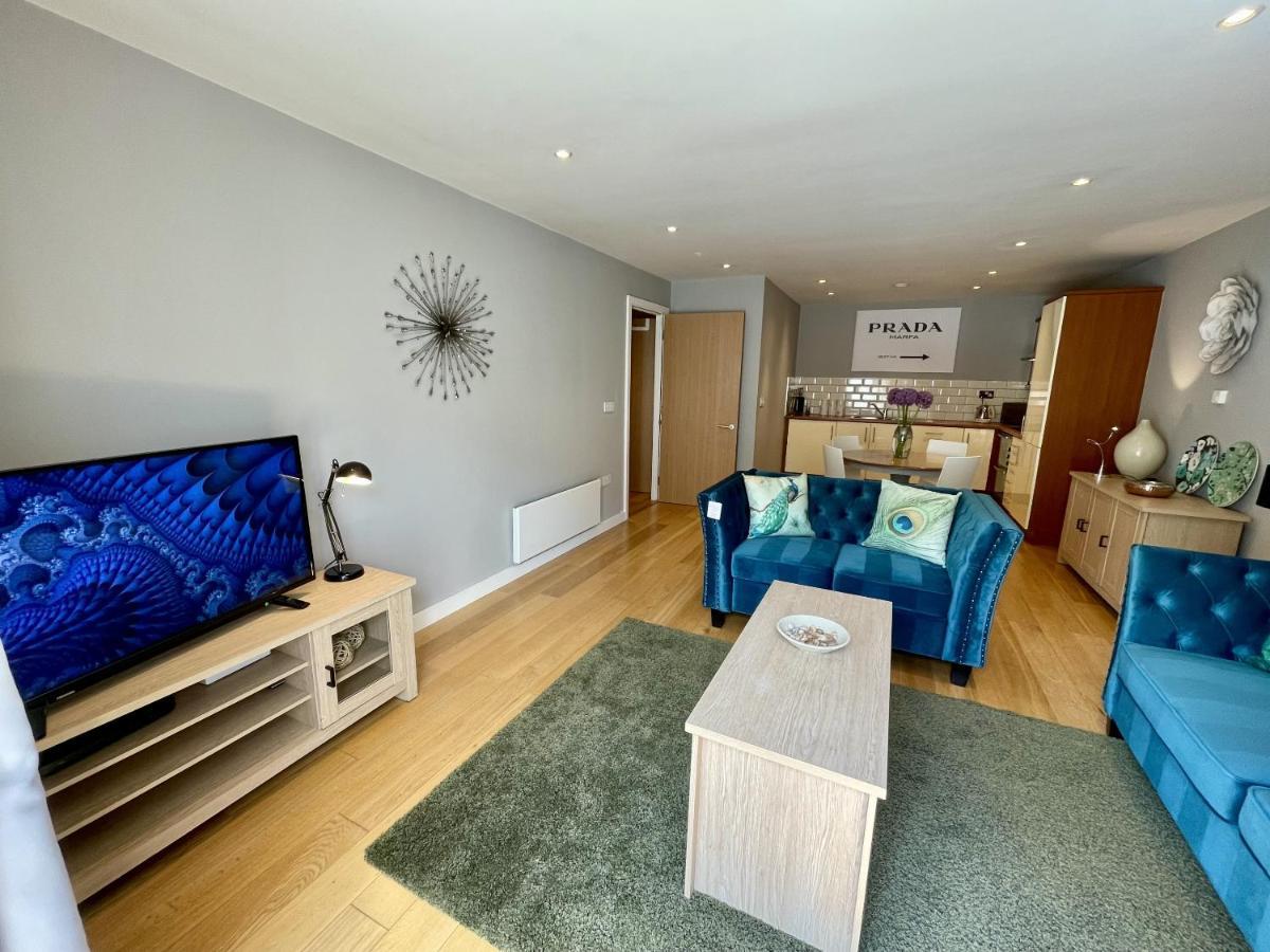 Stunning 2-Bed Town Centre Apartment - Hosted By Hutch Lifestyle Leamington Spa Exterior photo