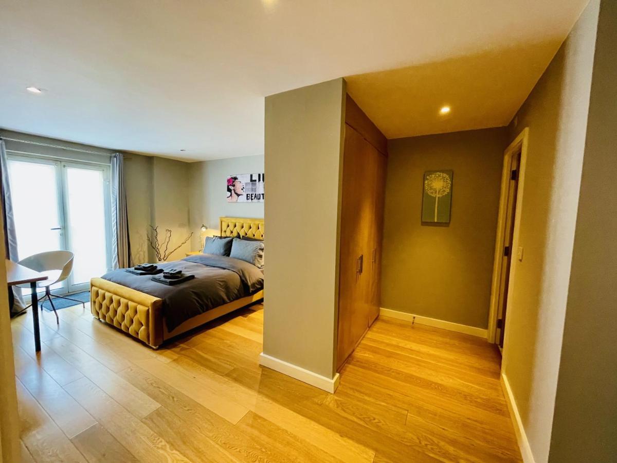 Stunning 2-Bed Town Centre Apartment - Hosted By Hutch Lifestyle Leamington Spa Exterior photo