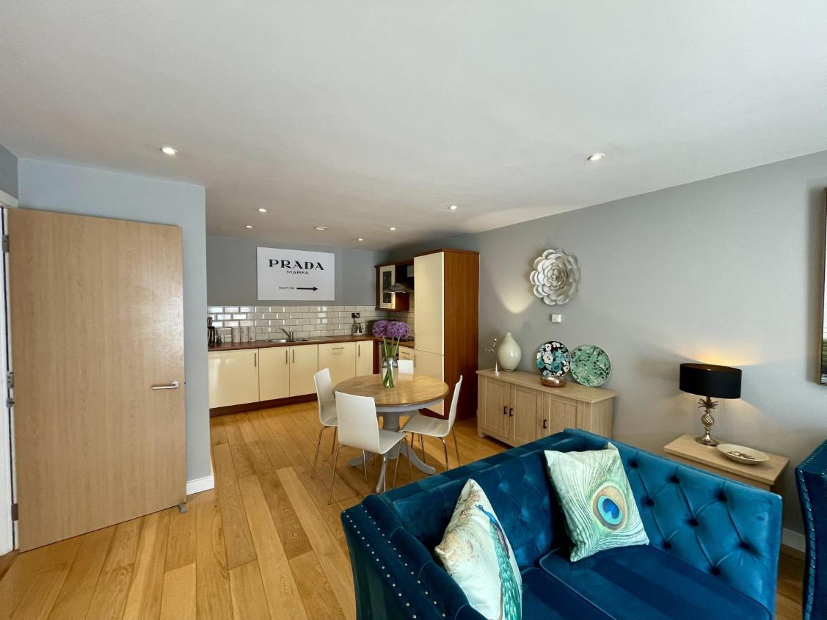 Stunning 2-Bed Town Centre Apartment - Hosted By Hutch Lifestyle Leamington Spa Exterior photo