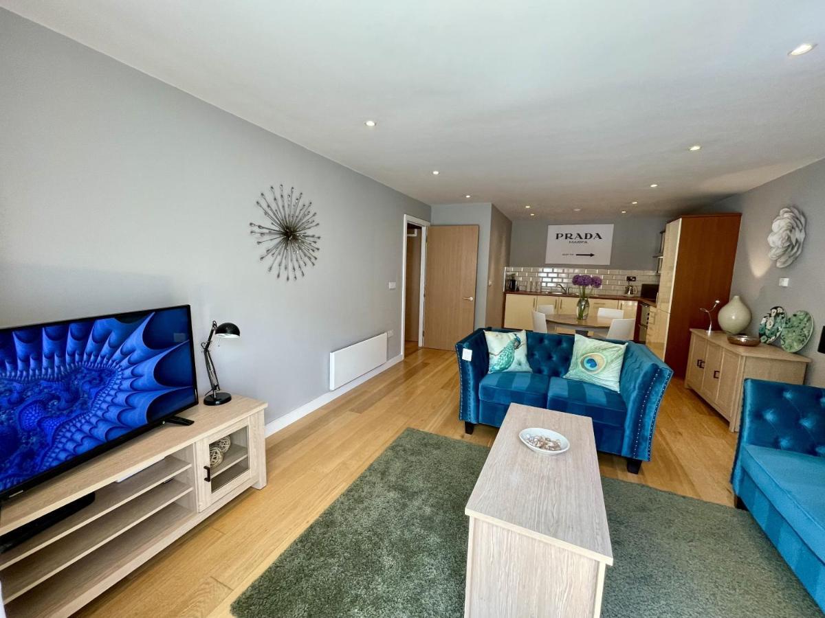 Stunning 2-Bed Town Centre Apartment - Hosted By Hutch Lifestyle Leamington Spa Exterior photo