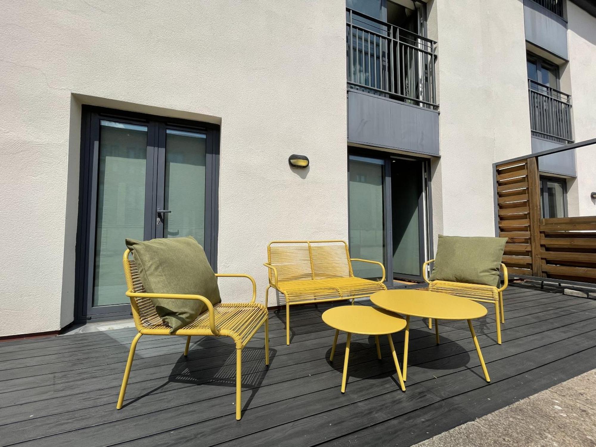 Stunning 2-Bed Town Centre Apartment - Hosted By Hutch Lifestyle Leamington Spa Exterior photo
