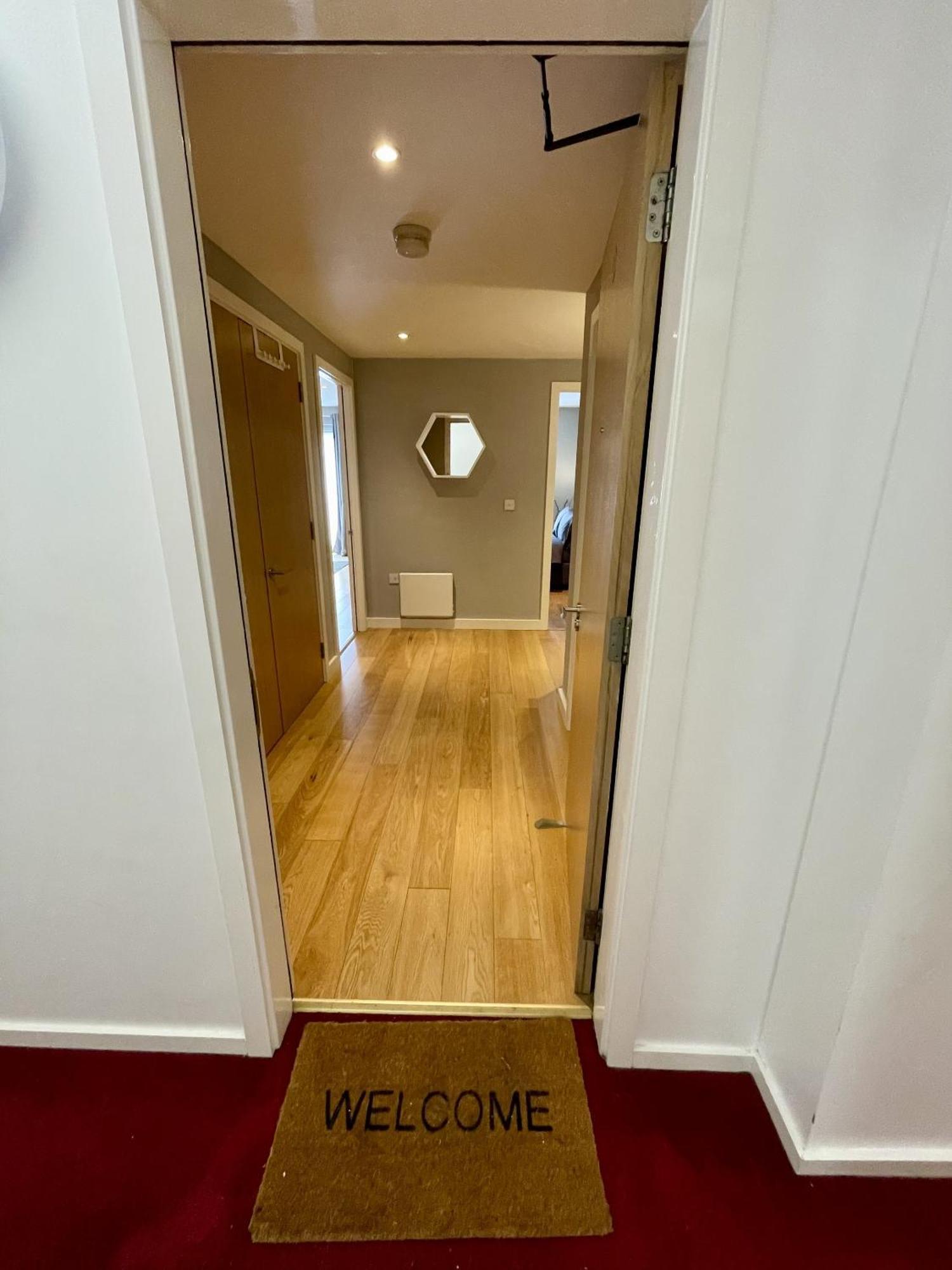 Stunning 2-Bed Town Centre Apartment - Hosted By Hutch Lifestyle Leamington Spa Exterior photo