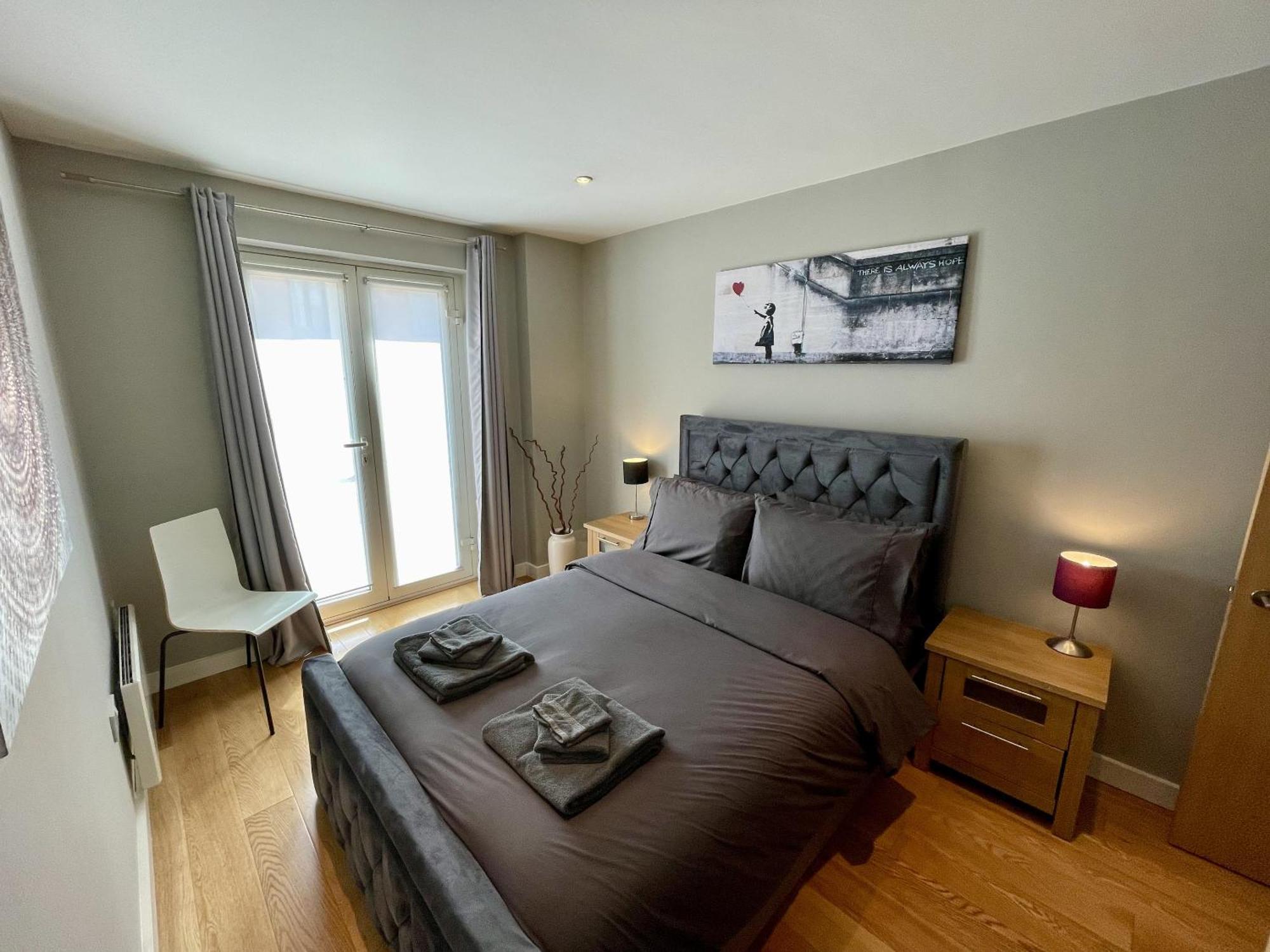 Stunning 2-Bed Town Centre Apartment - Hosted By Hutch Lifestyle Leamington Spa Exterior photo