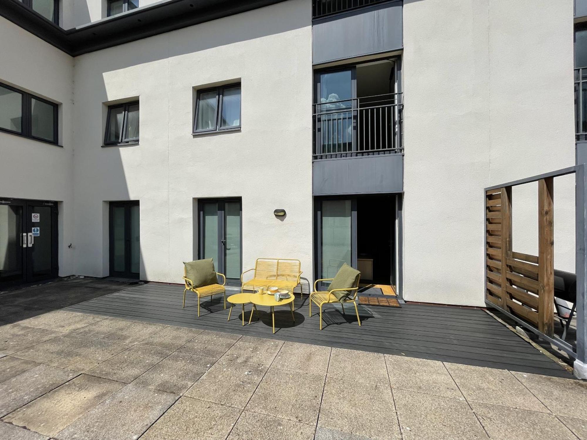 Stunning 2-Bed Town Centre Apartment - Hosted By Hutch Lifestyle Leamington Spa Exterior photo
