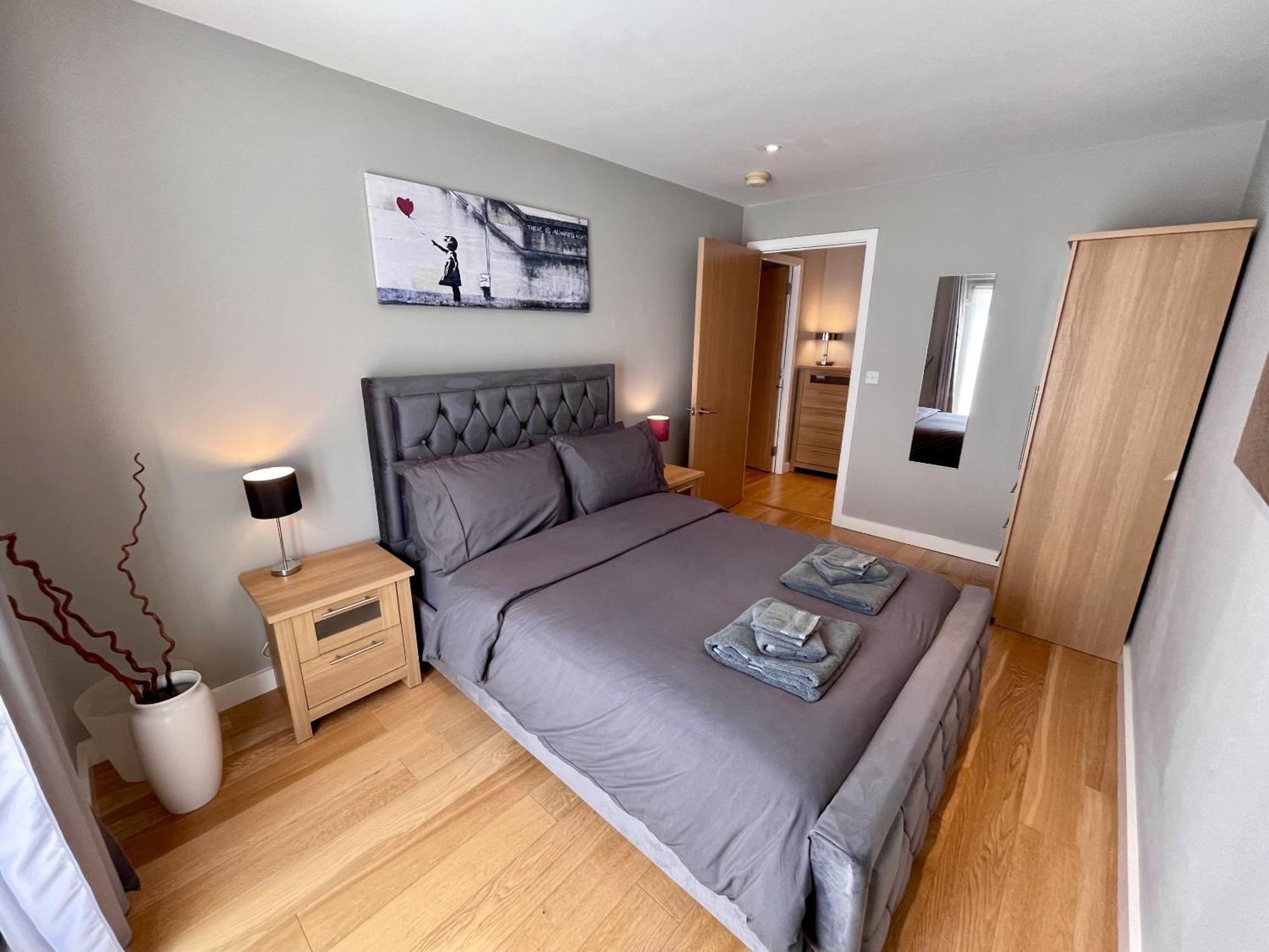 Stunning 2-Bed Town Centre Apartment - Hosted By Hutch Lifestyle Leamington Spa Exterior photo