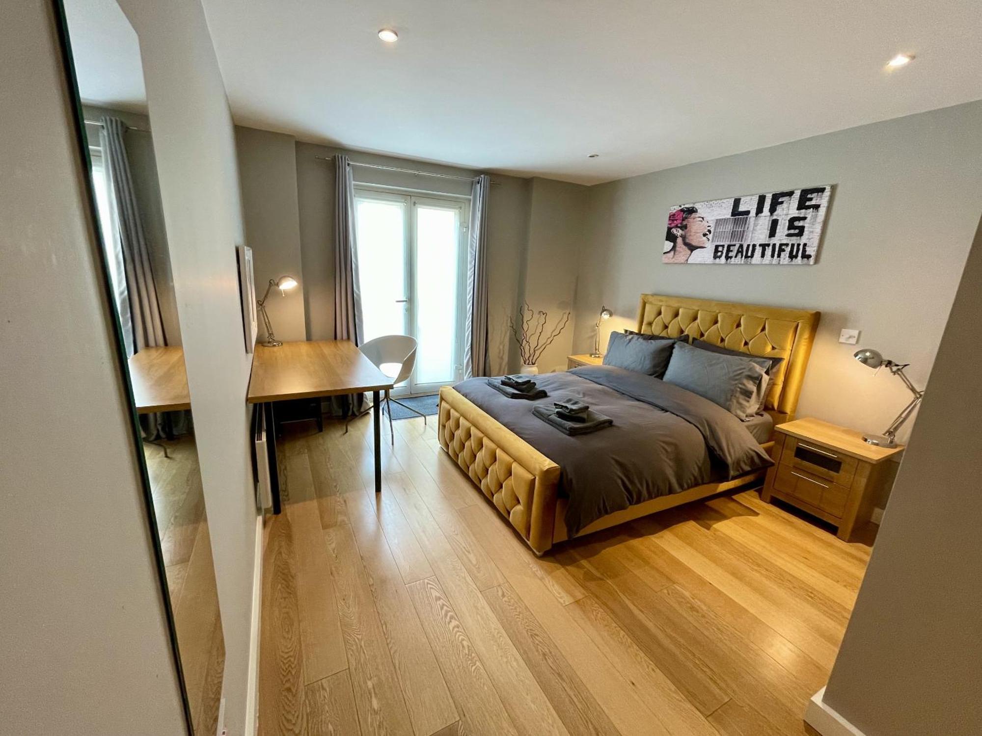 Stunning 2-Bed Town Centre Apartment - Hosted By Hutch Lifestyle Leamington Spa Exterior photo