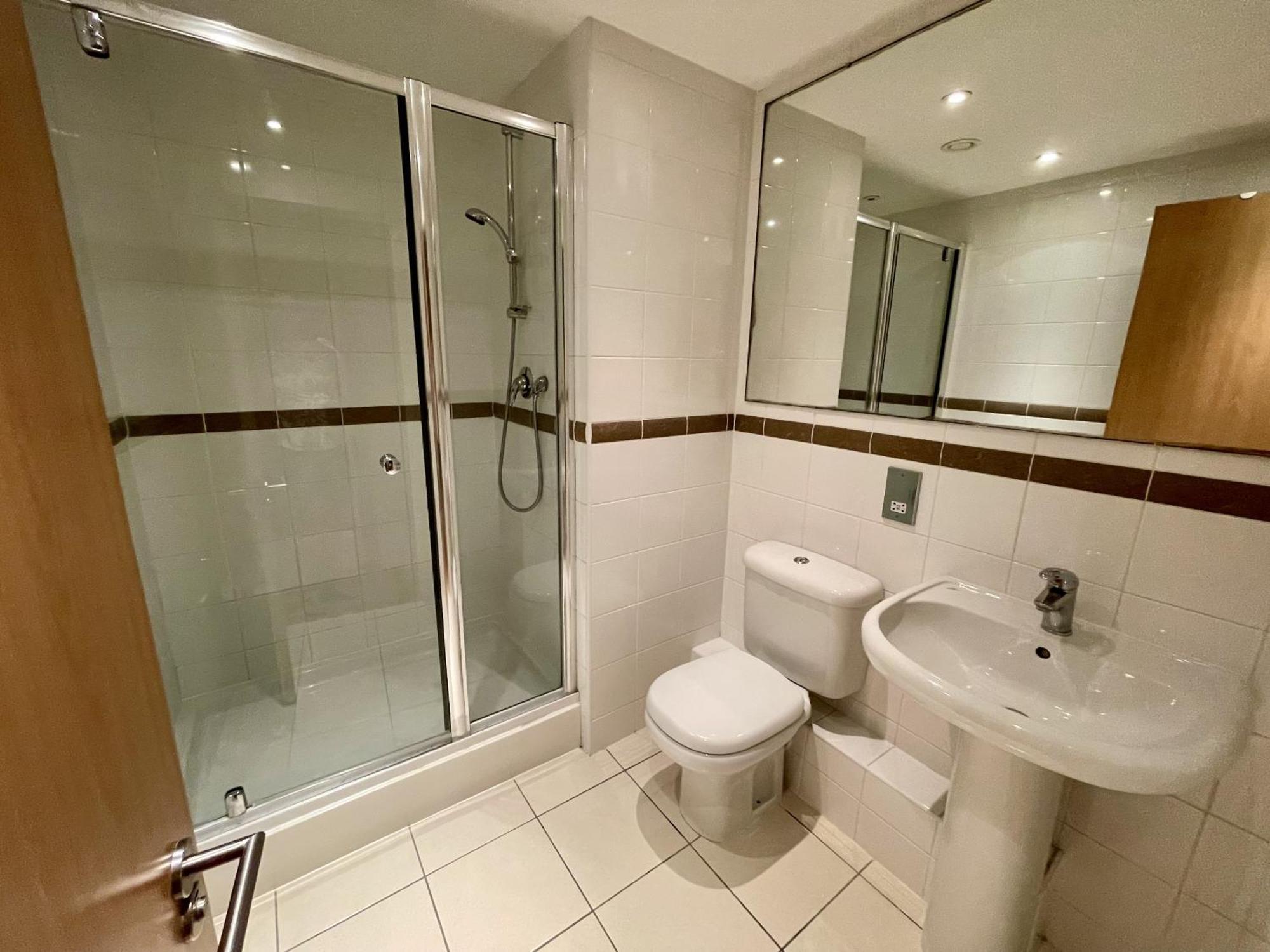 Stunning 2-Bed Town Centre Apartment - Hosted By Hutch Lifestyle Leamington Spa Exterior photo