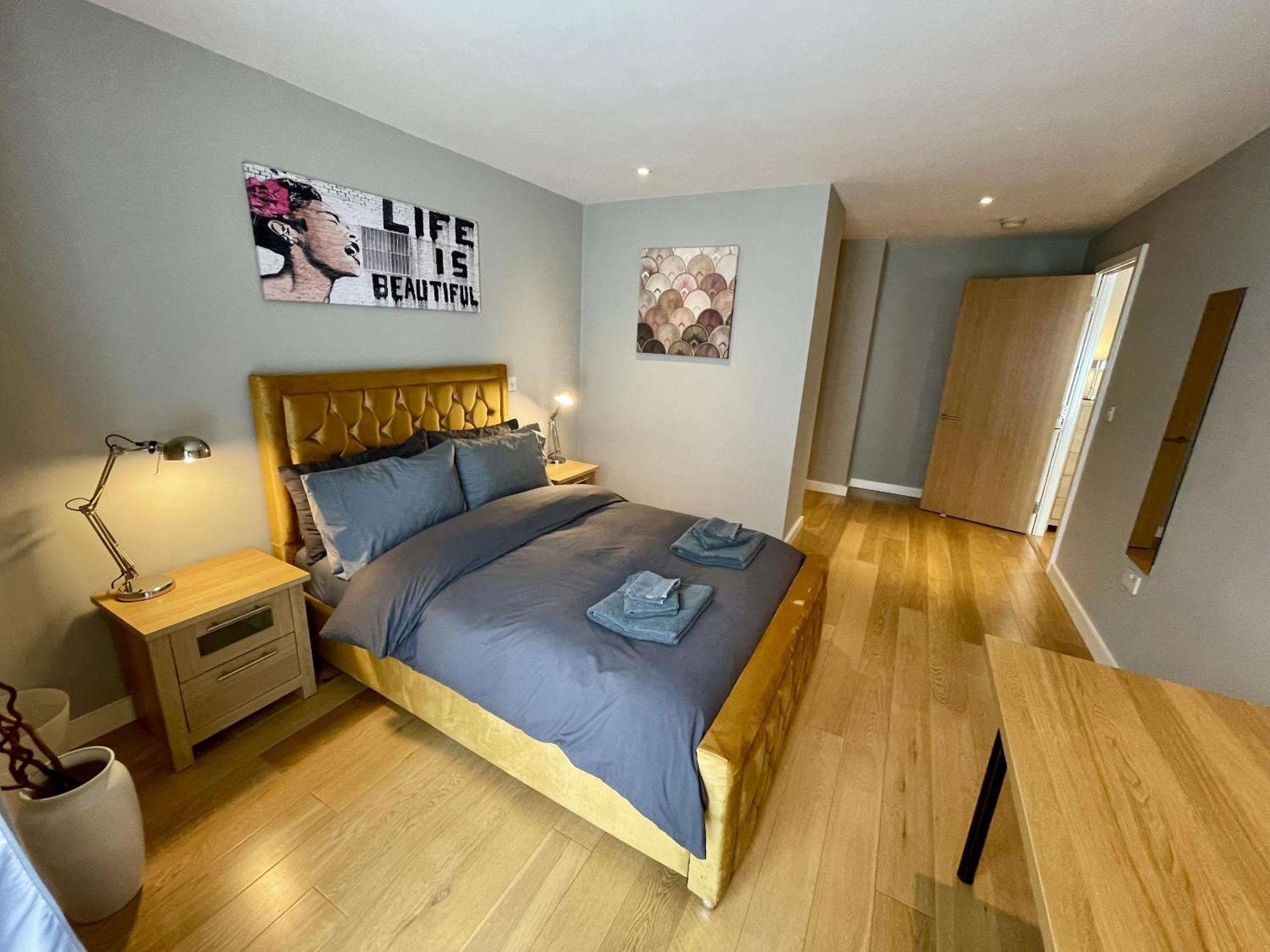 Stunning 2-Bed Town Centre Apartment - Hosted By Hutch Lifestyle Leamington Spa Exterior photo