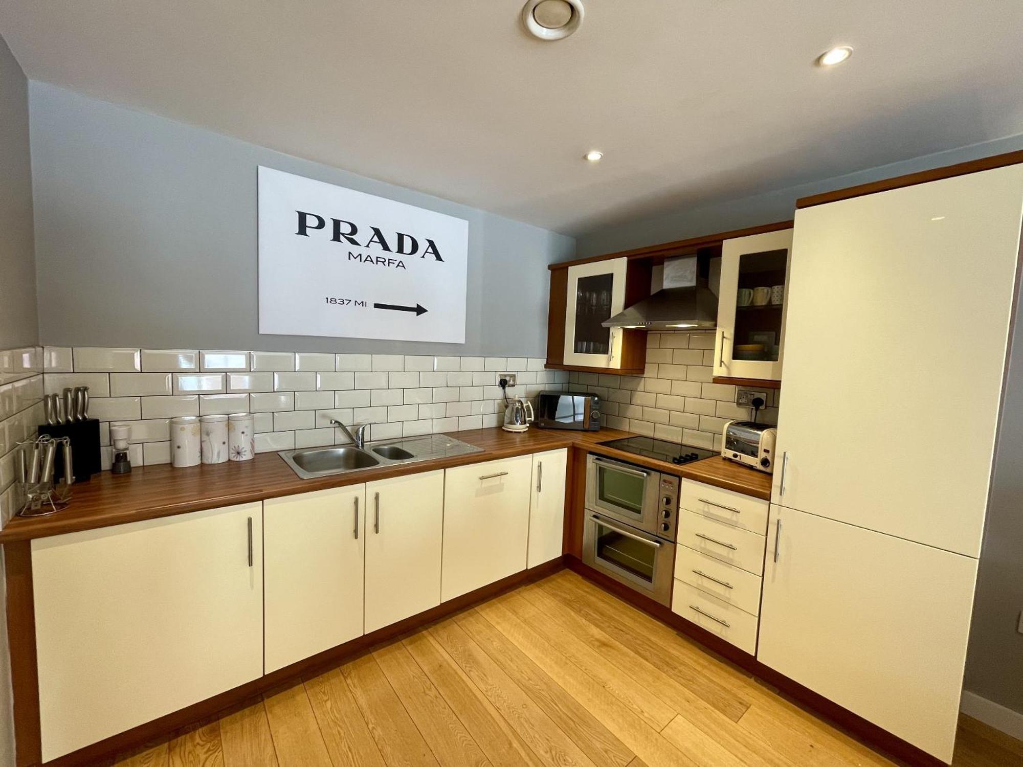 Stunning 2-Bed Town Centre Apartment - Hosted By Hutch Lifestyle Leamington Spa Exterior photo